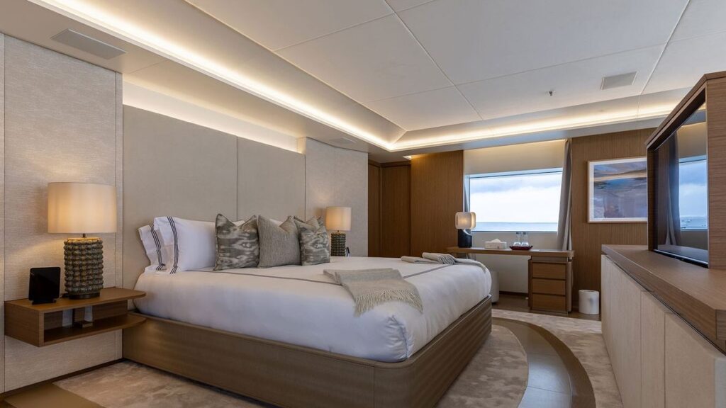 Alfa yacht cabin