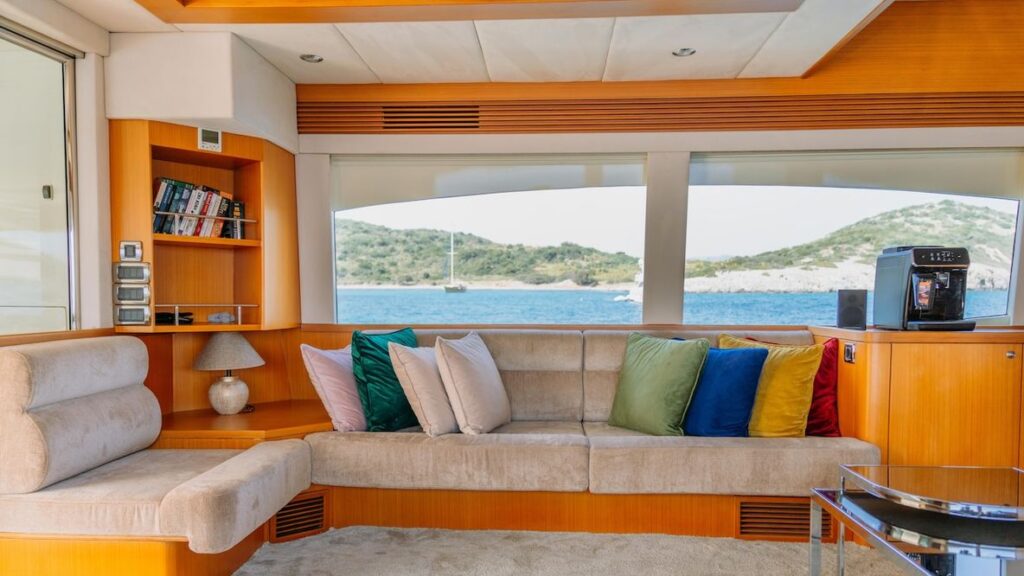 GKM-Reis yacht interior