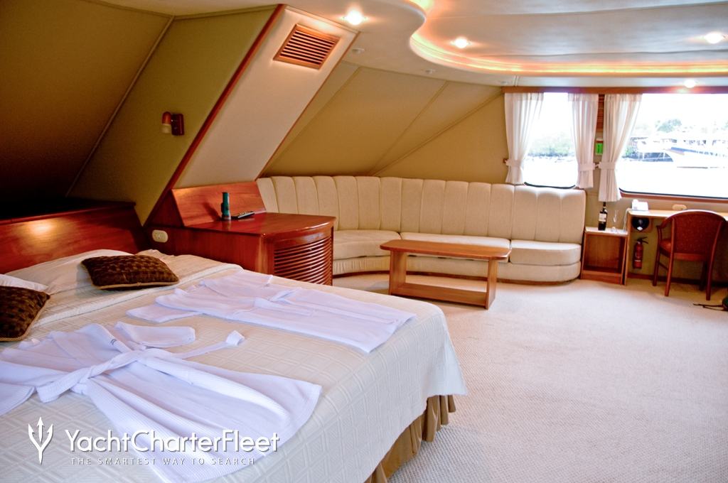 Guest cabin aboard M/Y Integrity