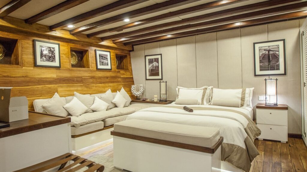 Prana yacht cabin