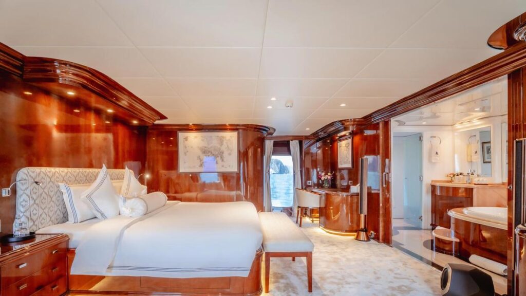 Silentworld yacht cabin