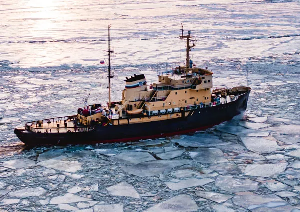 Expedition yacht type