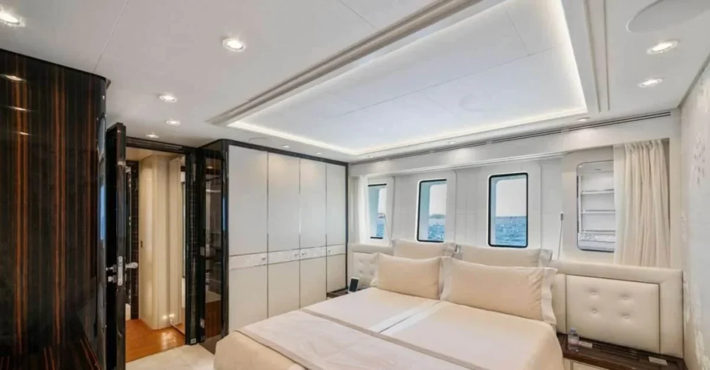 Alulim master cabin with bed