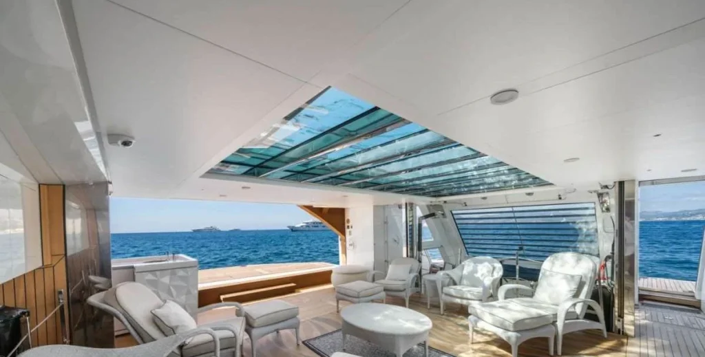 Alulim main deck pool and lounge area