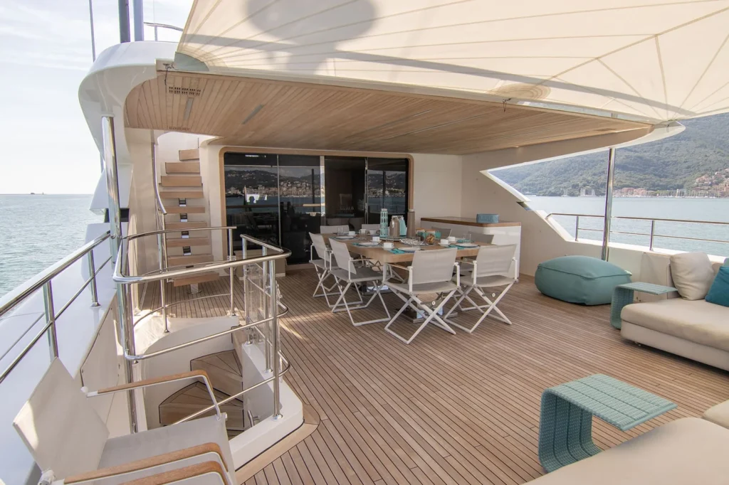 Aft deck dining area aboard Akar XIII