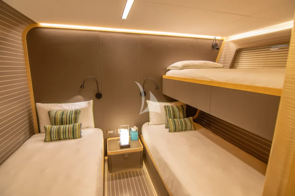 Twin cabin with bunk beds aboard Akar XIII