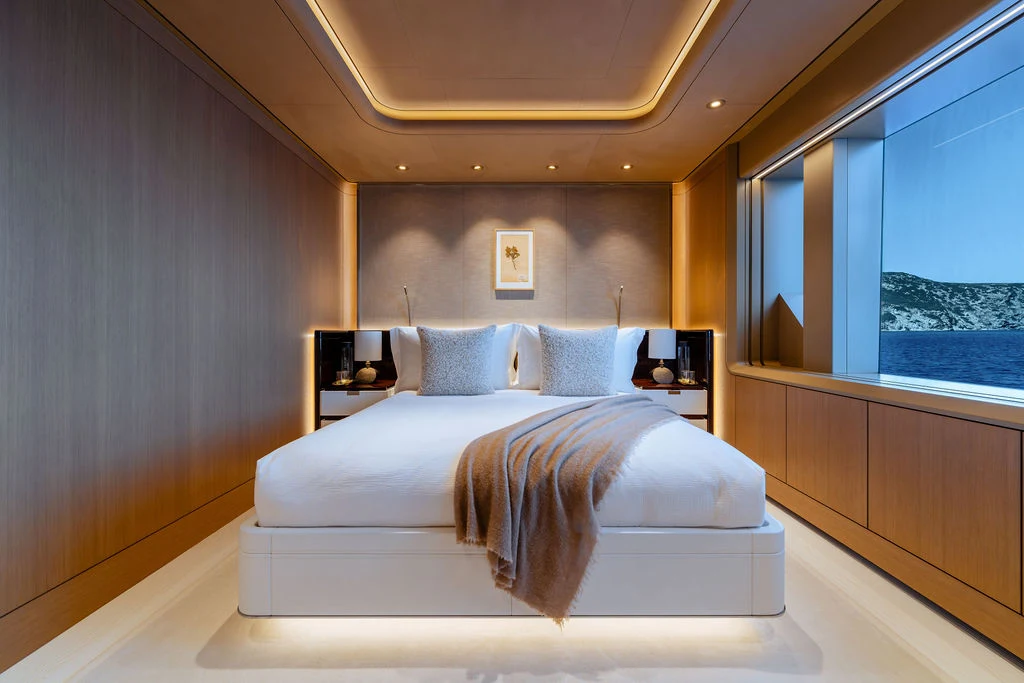 Guest cabin with double bed aboard M/Y Alva