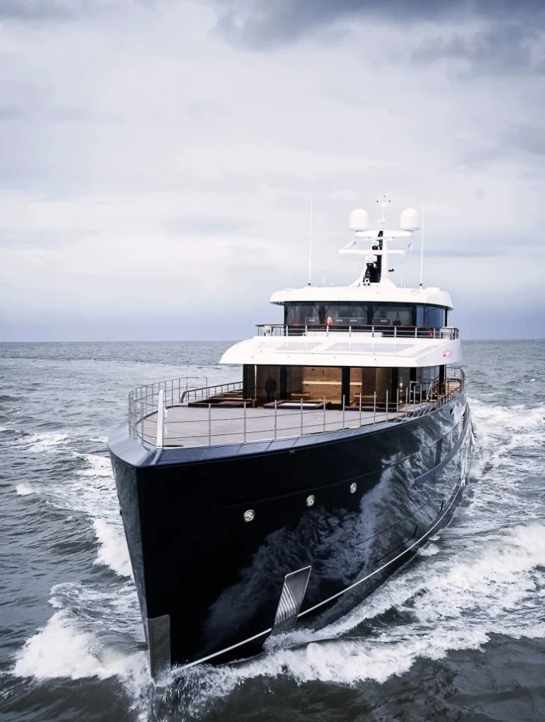 Les Cinq Feadship motor yacht bow-on running shot at sea