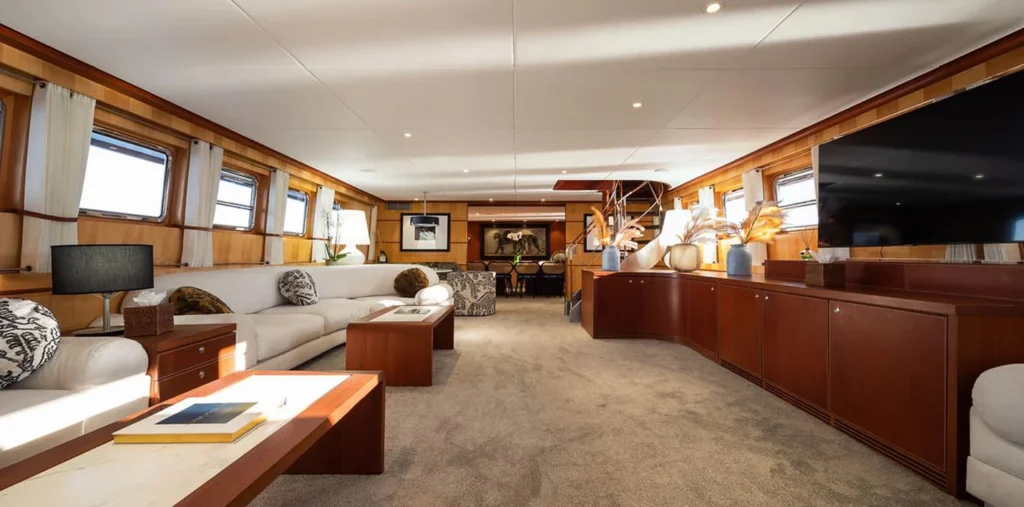 Main saloon aboard M/Y Curiosity