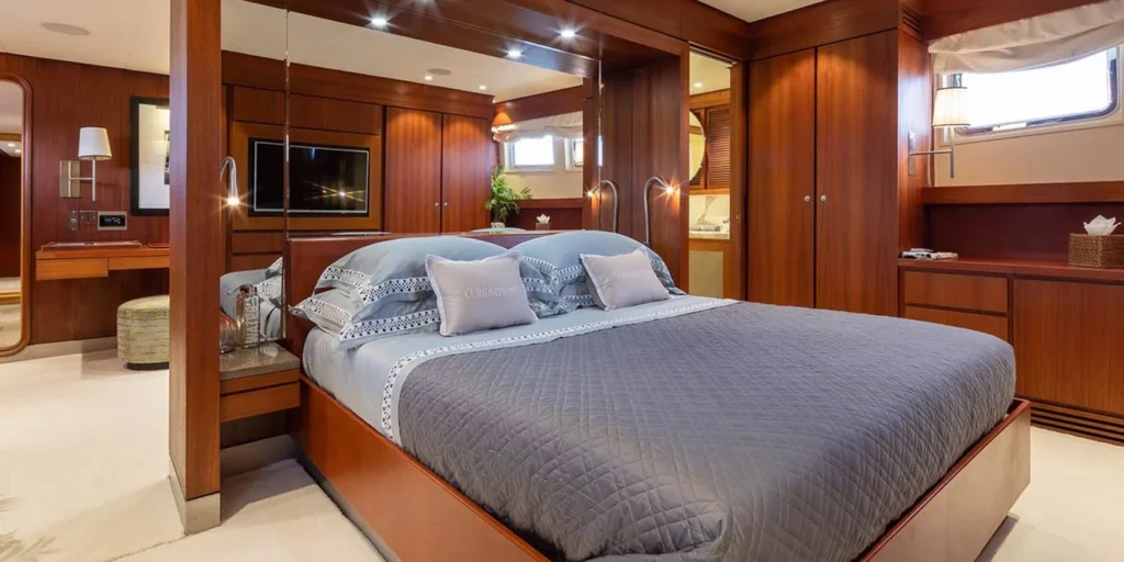 Master cabin aboard M/Y Curiosity