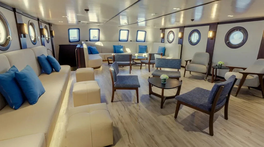 Main salon aboard M/Y Evolution
