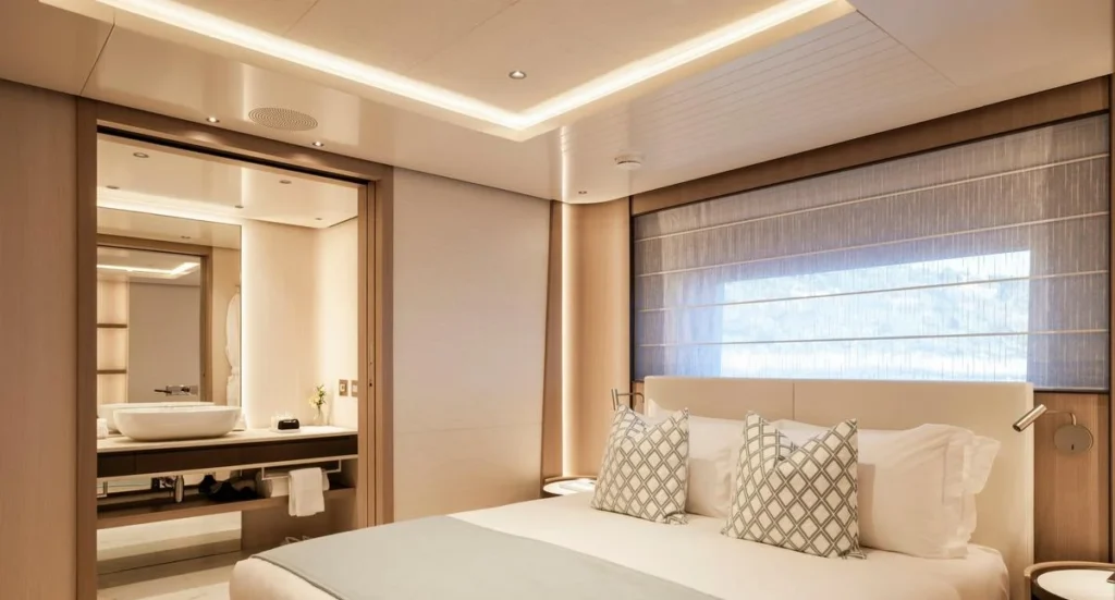 Fortitude 1 guest cabin with en suite bathroom