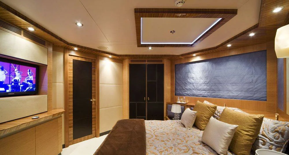 Hokulani guest cabin with king bed