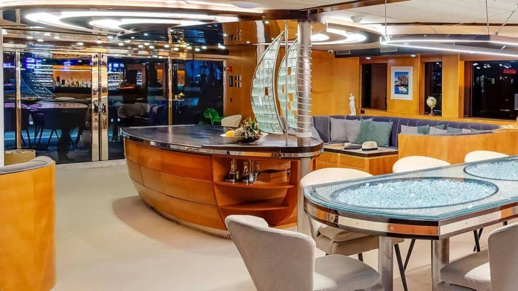 Main saloon and bar aboard Life is Good